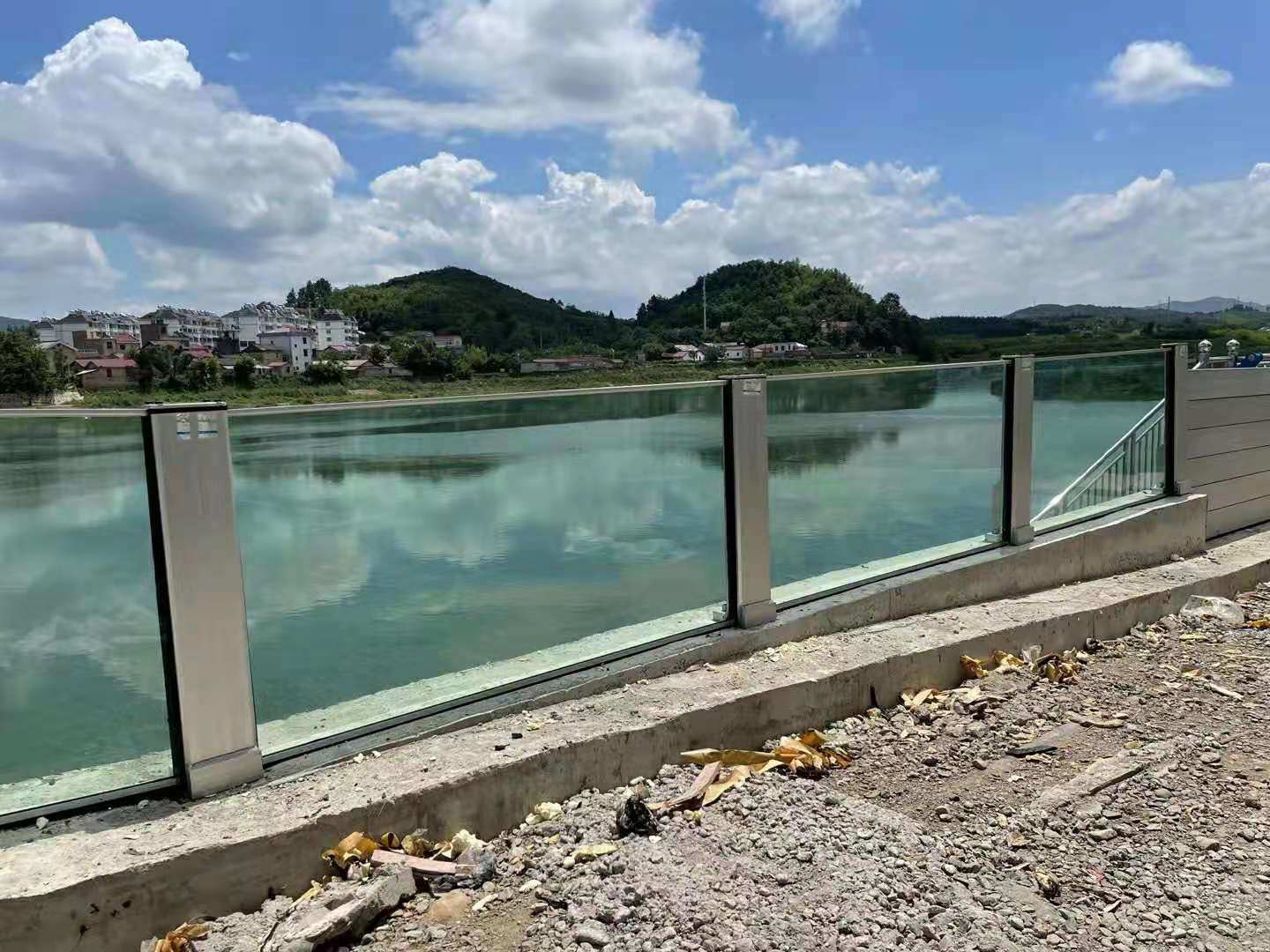 NF-35G Glass Flood Barrier