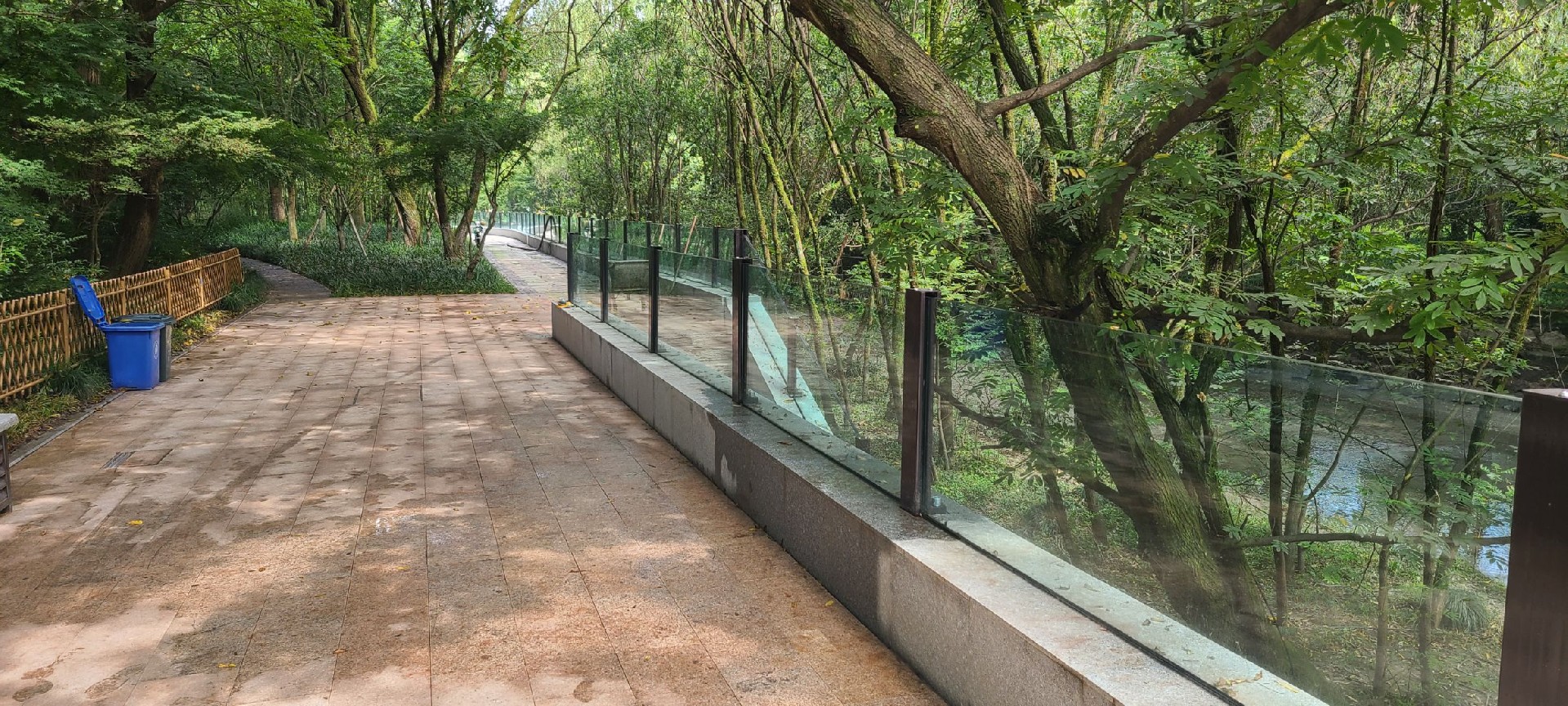 Glass Floodwall in Park (8).jpg